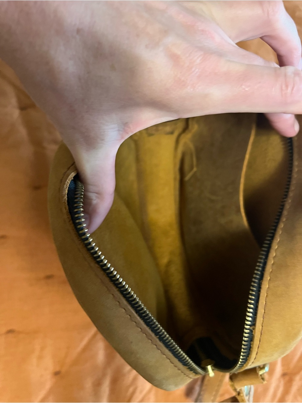 Portland Leather Circular Crossbody Bag - Picture 2 of 4